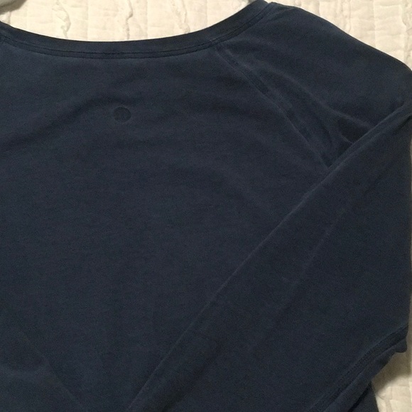 Lululemon Long Sleeve Blue Shirt, size 4 - Picture 2 of 4